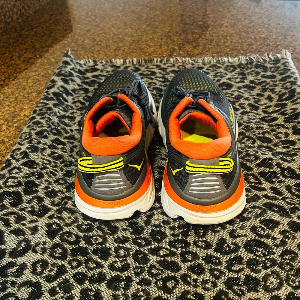 Hooks Men's Bondi 7 One One Sneakers
Size: 8.5 - Picture 2 of 8